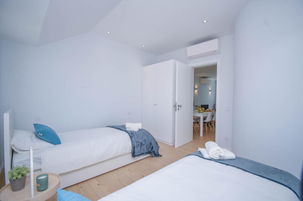 Central & Stylish 2 Bedroom Apartment W/ Balcony Cascais Bagian luar foto