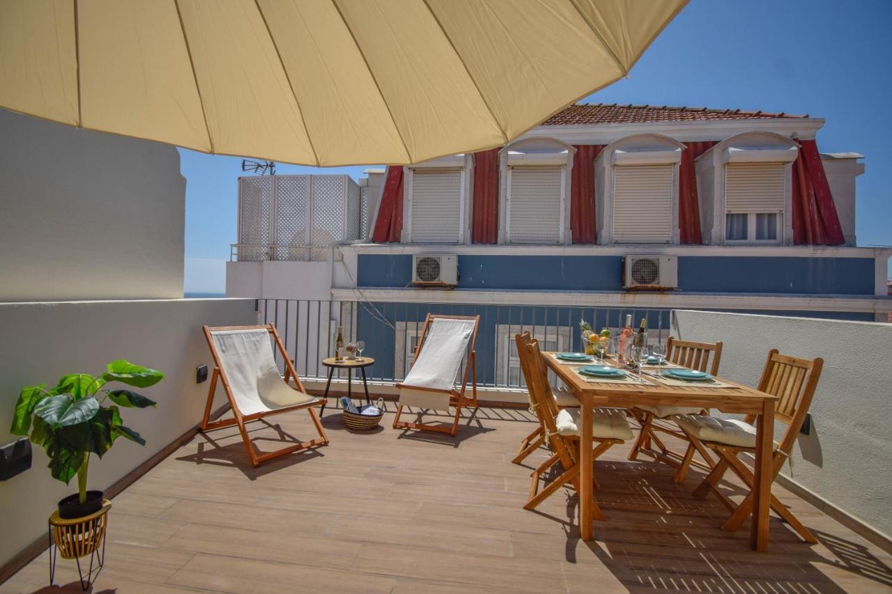 Central & Stylish 2 Bedroom Apartment W/ Balcony Cascais Bagian luar foto