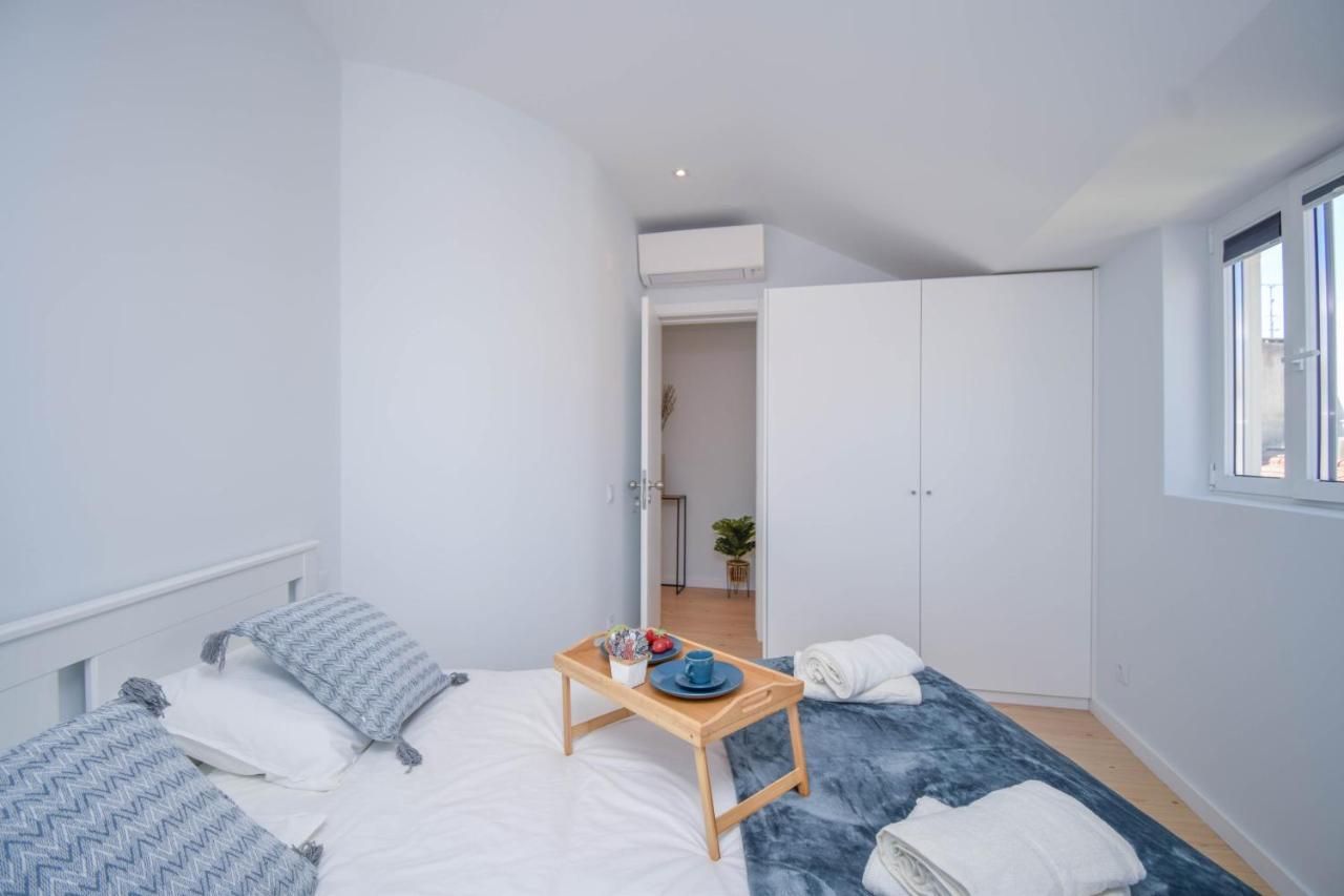 Central & Stylish 2 Bedroom Apartment W/ Balcony Cascais Bagian luar foto