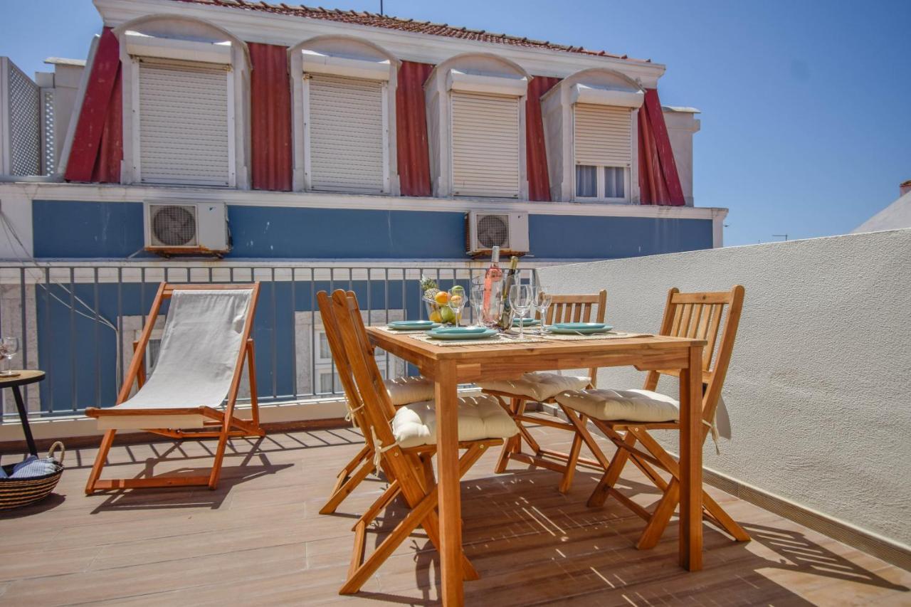 Central & Stylish 2 Bedroom Apartment W/ Balcony Cascais Bagian luar foto