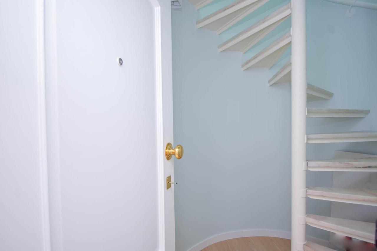 Central & Stylish 2 Bedroom Apartment W/ Balcony Cascais Bagian luar foto
