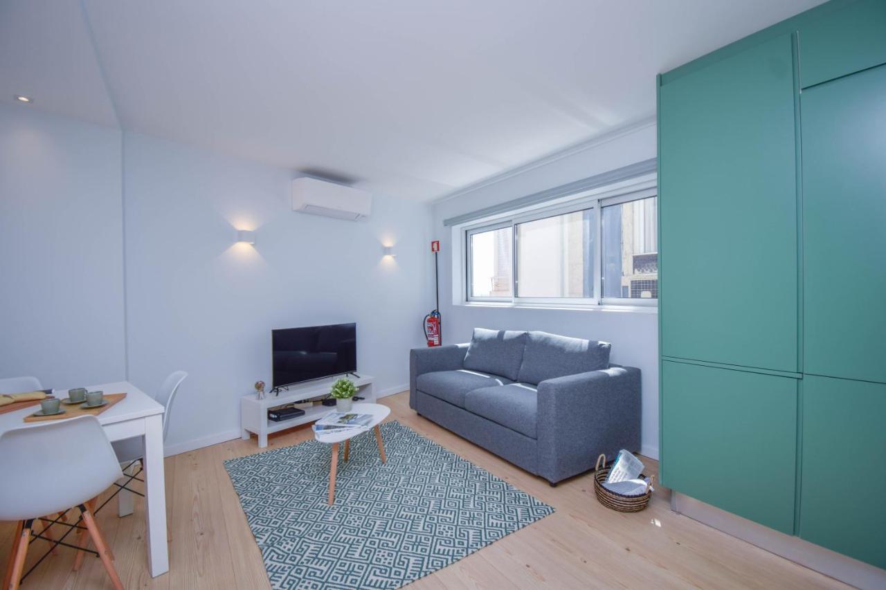 Central & Stylish 2 Bedroom Apartment W/ Balcony Cascais Bagian luar foto