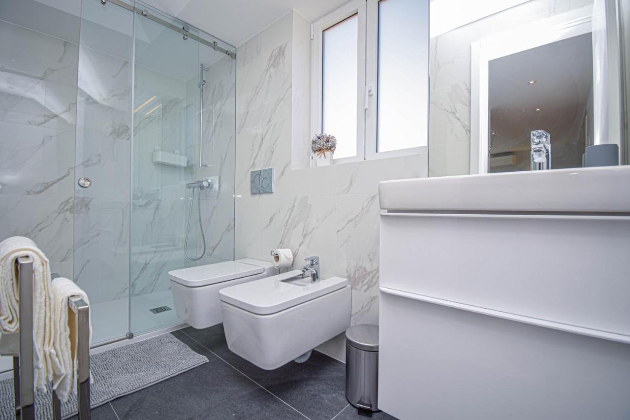 Central & Stylish 2 Bedroom Apartment W/ Balcony Cascais Bagian luar foto