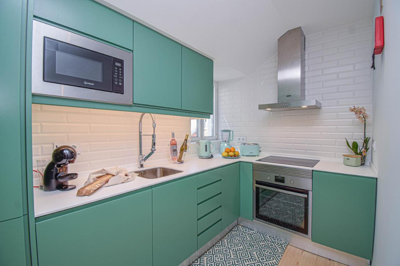 Central & Stylish 2 Bedroom Apartment W/ Balcony Cascais Bagian luar foto