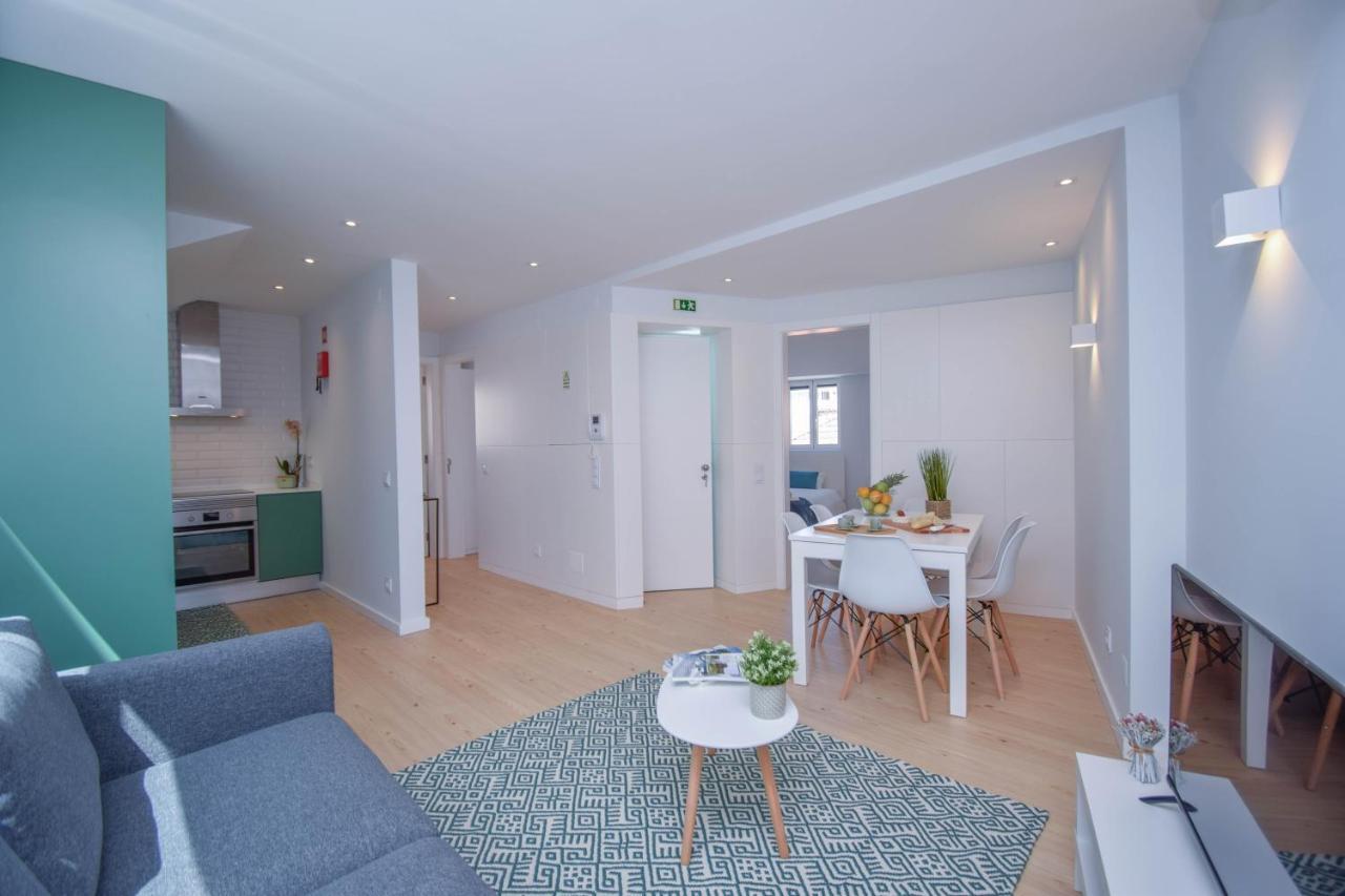 Central & Stylish 2 Bedroom Apartment W/ Balcony Cascais Bagian luar foto