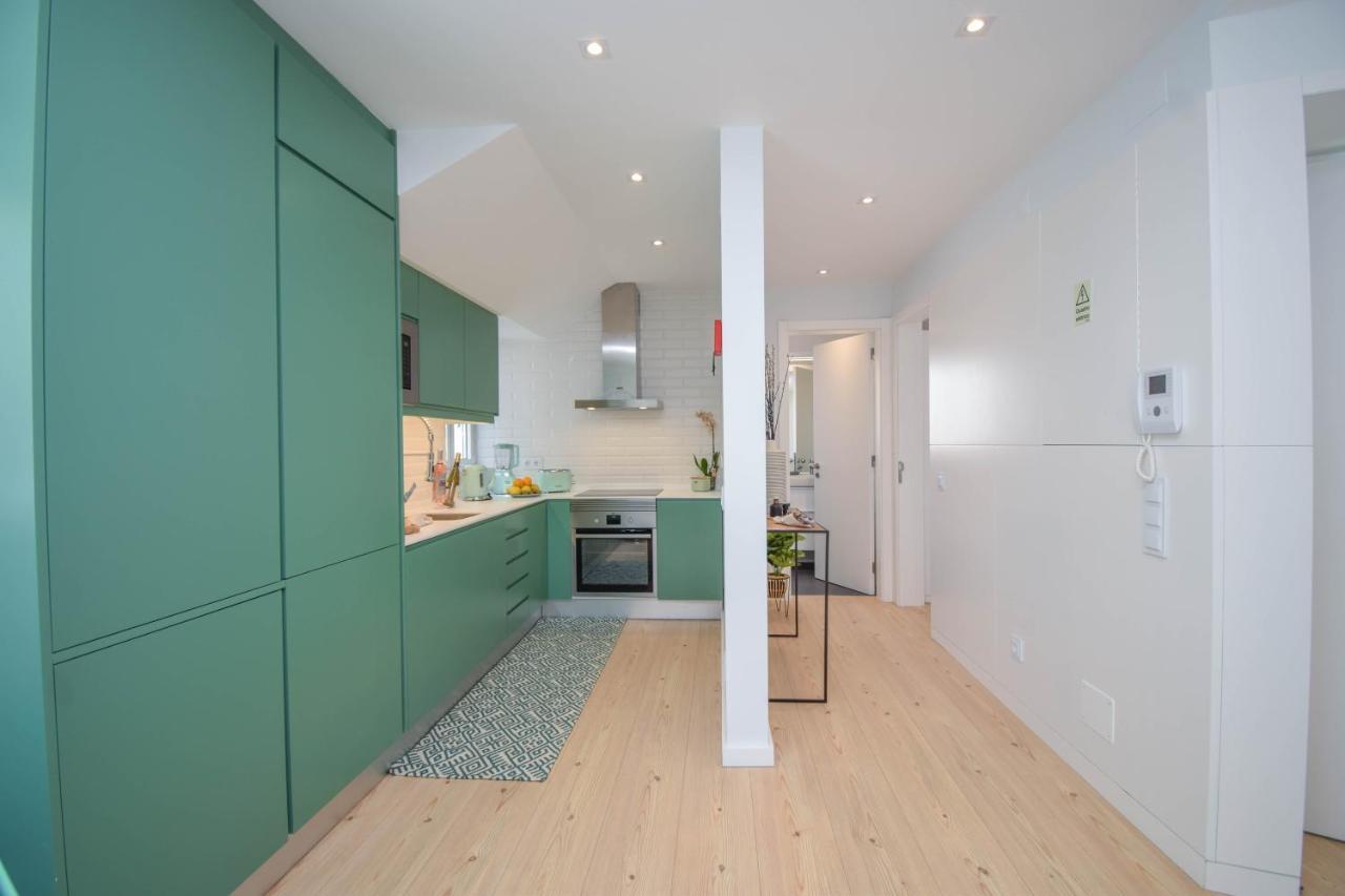 Central & Stylish 2 Bedroom Apartment W/ Balcony Cascais Bagian luar foto