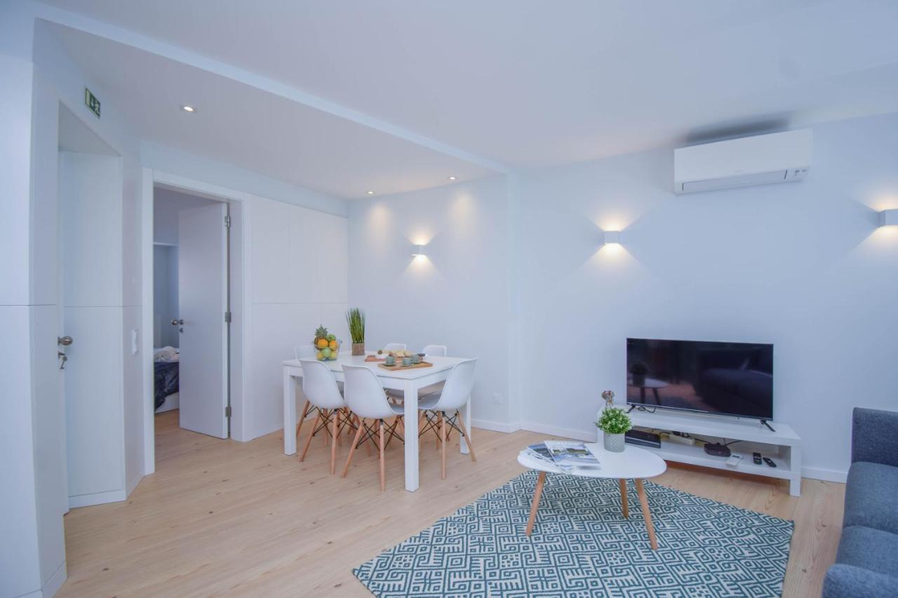 Central & Stylish 2 Bedroom Apartment W/ Balcony Cascais Bagian luar foto